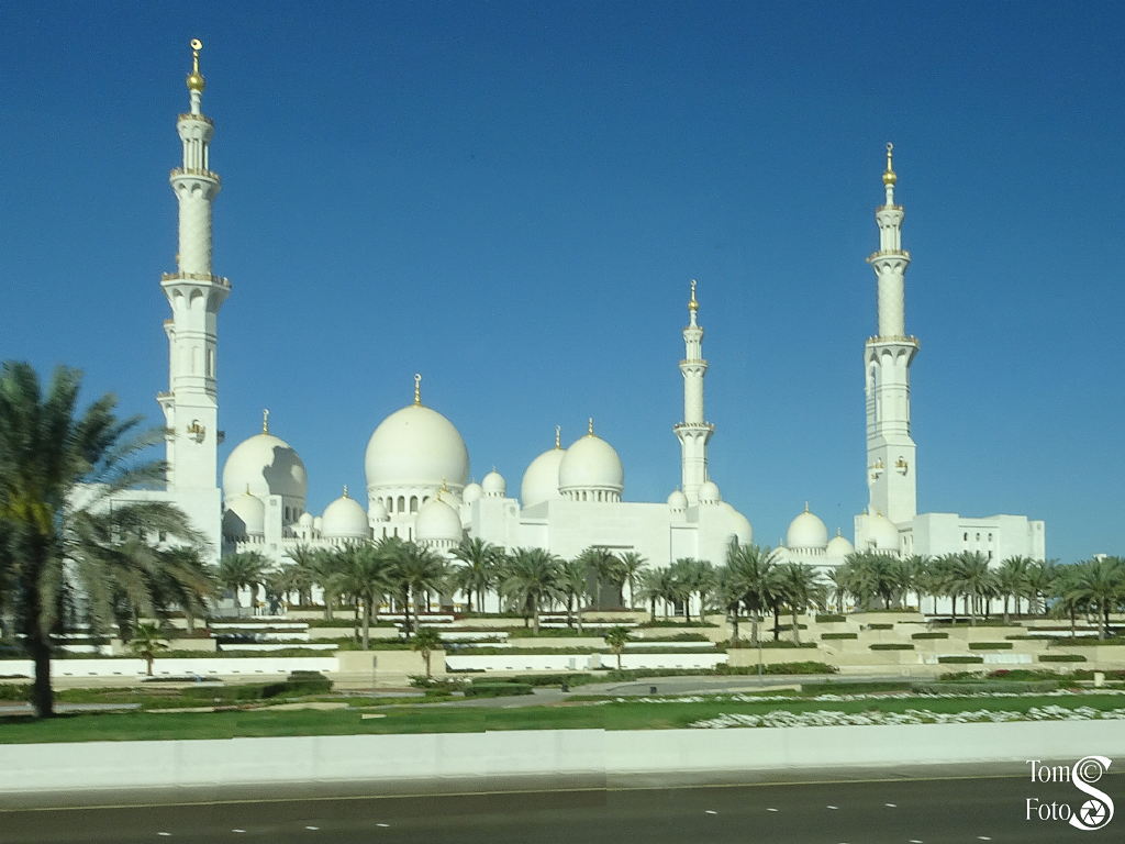 Abu-Dhabi-Sheikh-Zayed-Grand-Mosque